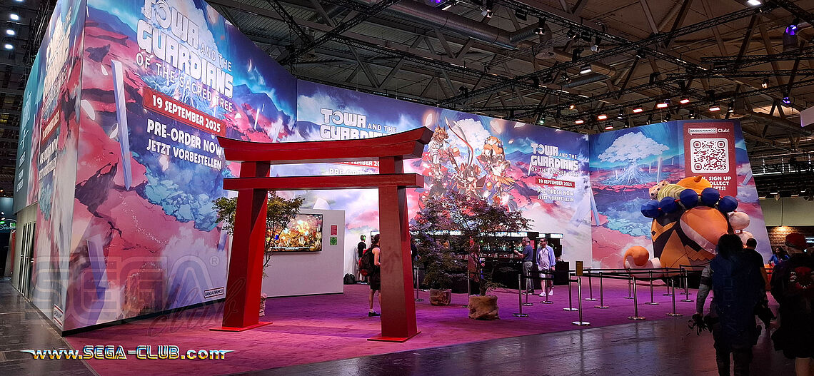 Das japanische Tor aus der schrägen Seitenansicht mit gestalteter Wand zum Spiel