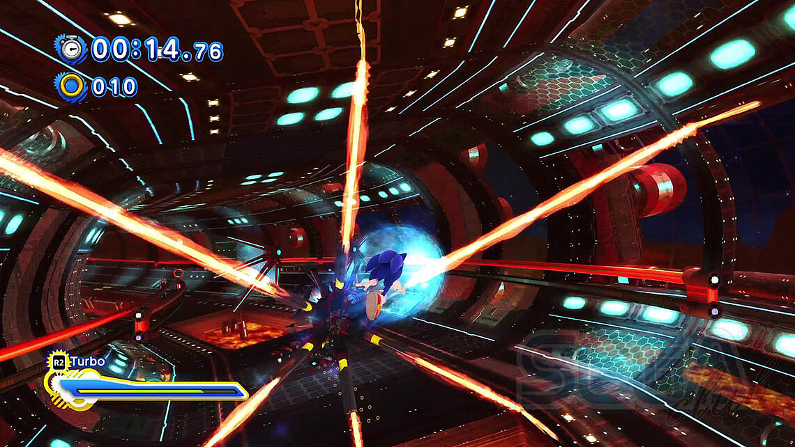 Sonic gegen den Egg Dragoon, der ihn mit mehreren Lasern anvisiert