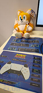 Infos zur Steuerung samt Tails Plüschi am Platz