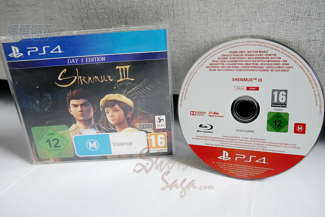 Promotioal Copy und Blu-Ray des Spiels mit roten Schriften auf dem Datenträger