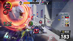 Silver mit anderen Fahrern in engen Gassen, ein Shiruken kommt geflogen