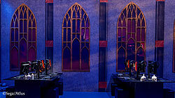 Blick auf den Innenraum des Basilica Administratum ohne Spieler: wie in einer Kirche, Schädel mit Kerzen auf den Tischen und riesige Fenster mit einem Blick in die Warhammer-Welt