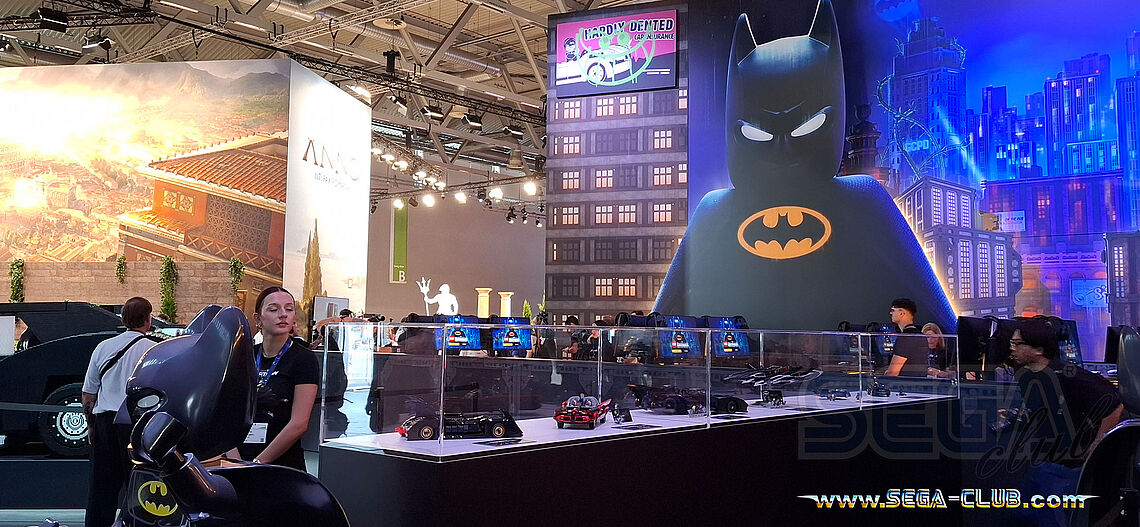 Batman LEGO: Gotham City und Batman Wand und viele Vitrinen mit Batmobiles