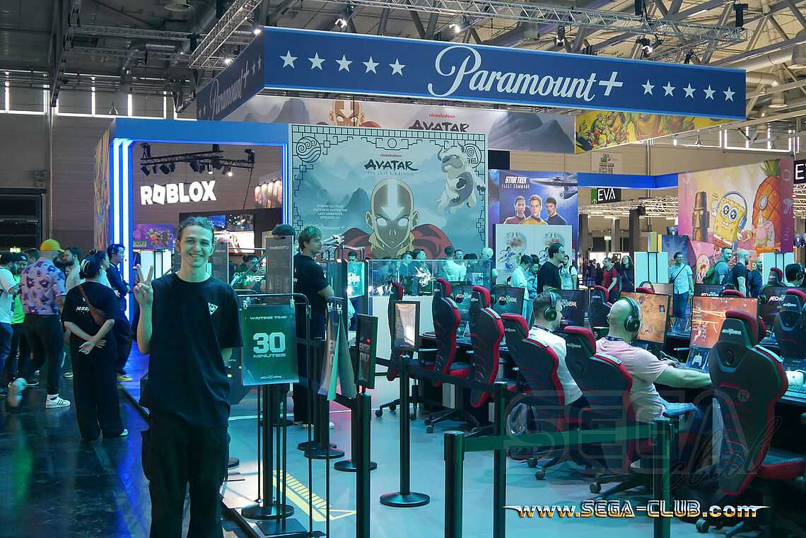 Paramount, Roblox und mehr: Spieler zocken Avatar, Standpersonal posend für unser Foto