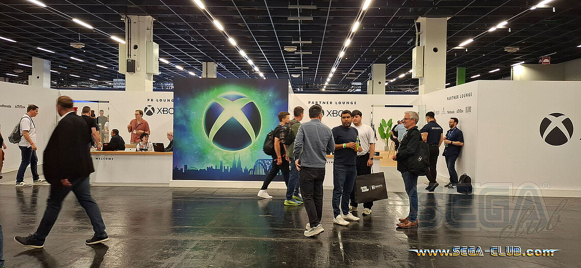 Xbox intern ist komplett in weiß mit schwarzen Logos