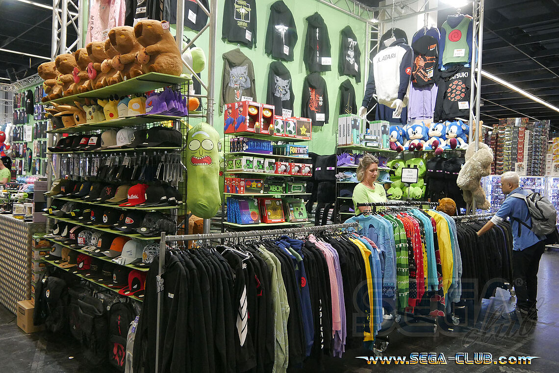 Klamotten mit unzähligen Hoodies, Shirts, Caps und mehr