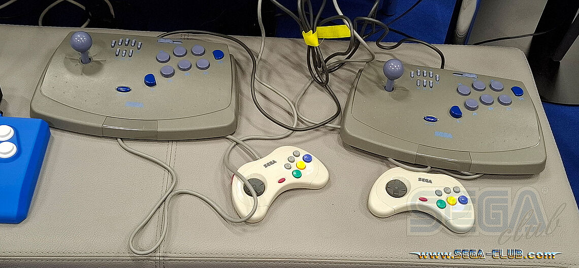SEGA Saturn Controller und Arcade Sticks