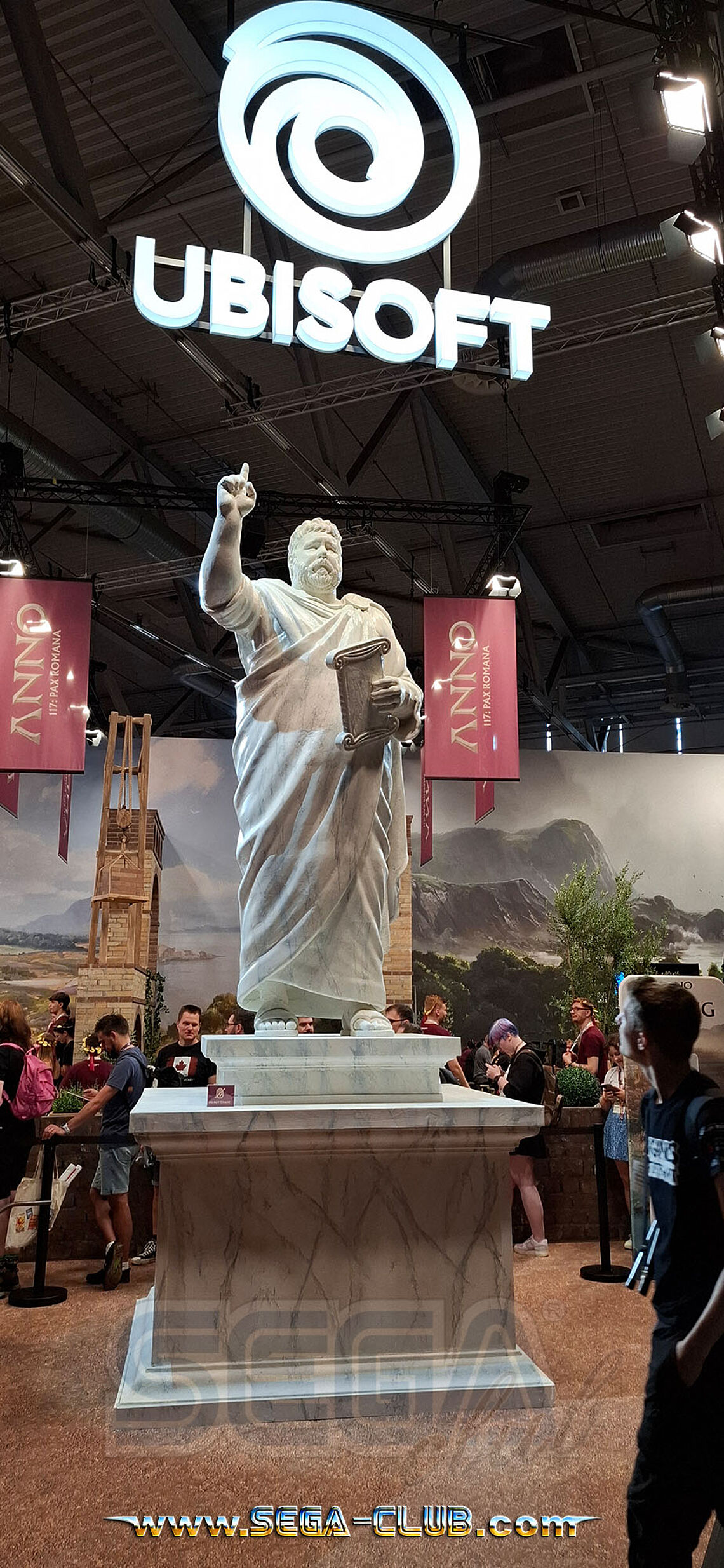 Statue am Ubisoft Stand in der Nahaufnahme