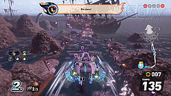 Silver in der Piratenbucht: ein großes Schiff ankert zwischen den Riffen