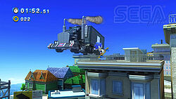 Classic Sonic auf einem Mini-Skateboard huscht im Sprung von Haus zu Haus in Verfolgung vom GUN-LKW