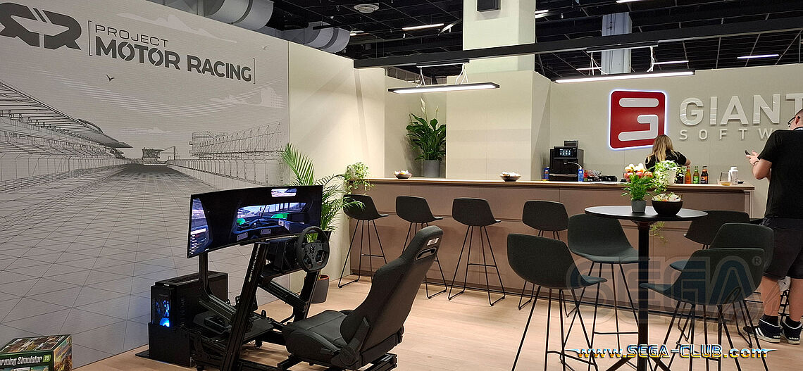 Giant Software mit Bar Tresen und Project Motor Racing samt Rennsitz zum Spielen