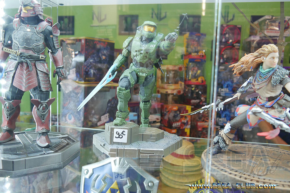 Figuren zum Kauf, darunter der Master Chief der Halo-Serie für 90 Euro